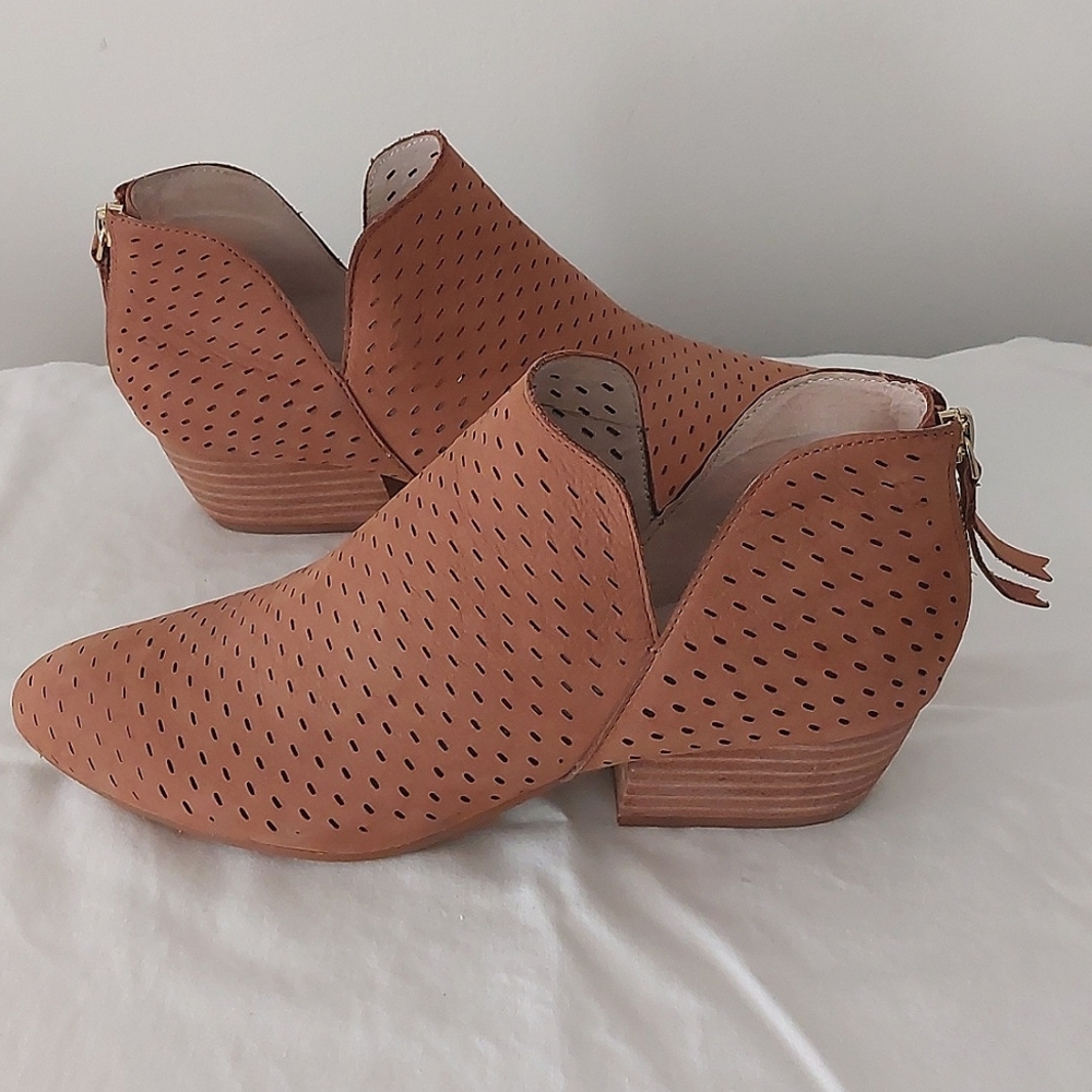 NWOT Kenneth Cole New York booties